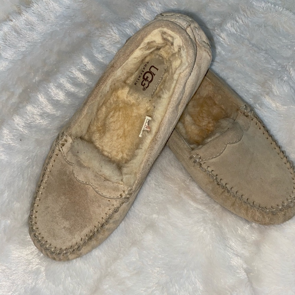 Ugg Moccasins Tan size (size 6)